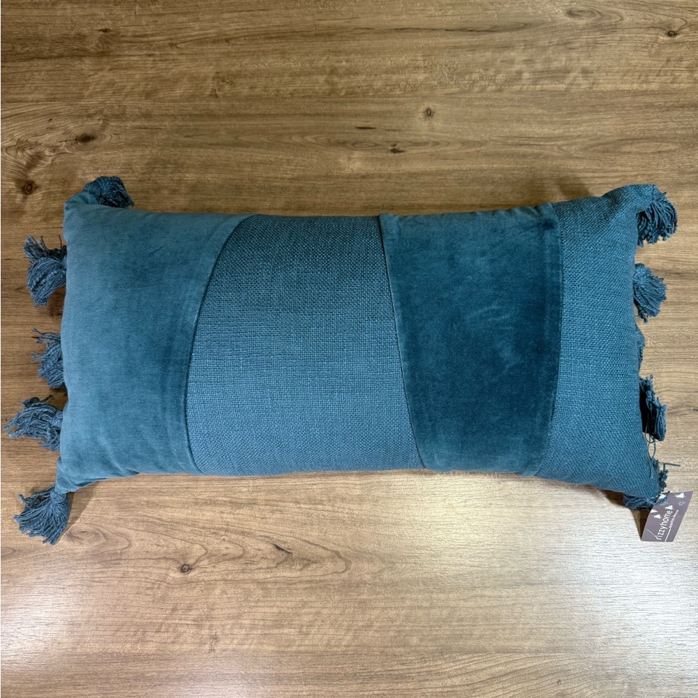 NWT Rizzy Home Accent/Decorative Pillow 14”x26” Teal